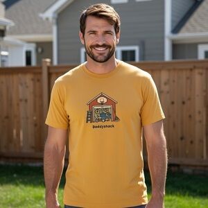 Life is Good Men’s Daddyshack Crusher Tee Sz M Mustard Yellow Graphic